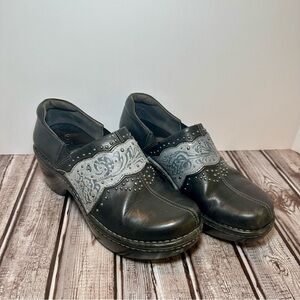 Ariat Black and Gray Leather Nursing Shoes with Lace Overlay